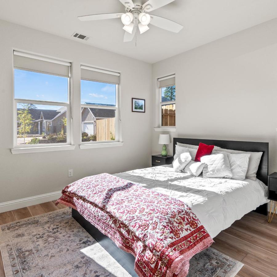 Newly Built Murphys Modern Retreat Exterior photo